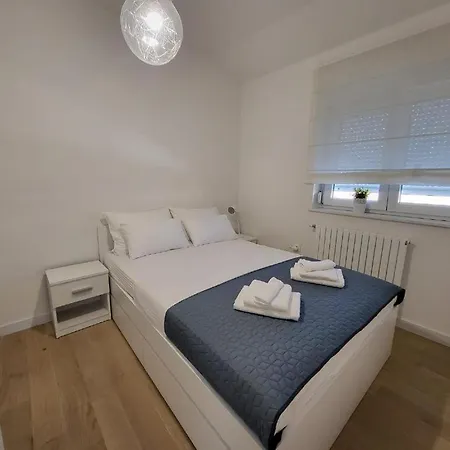 Holiday House Antea With Whirlpool 게스트하우스 Kaštelir